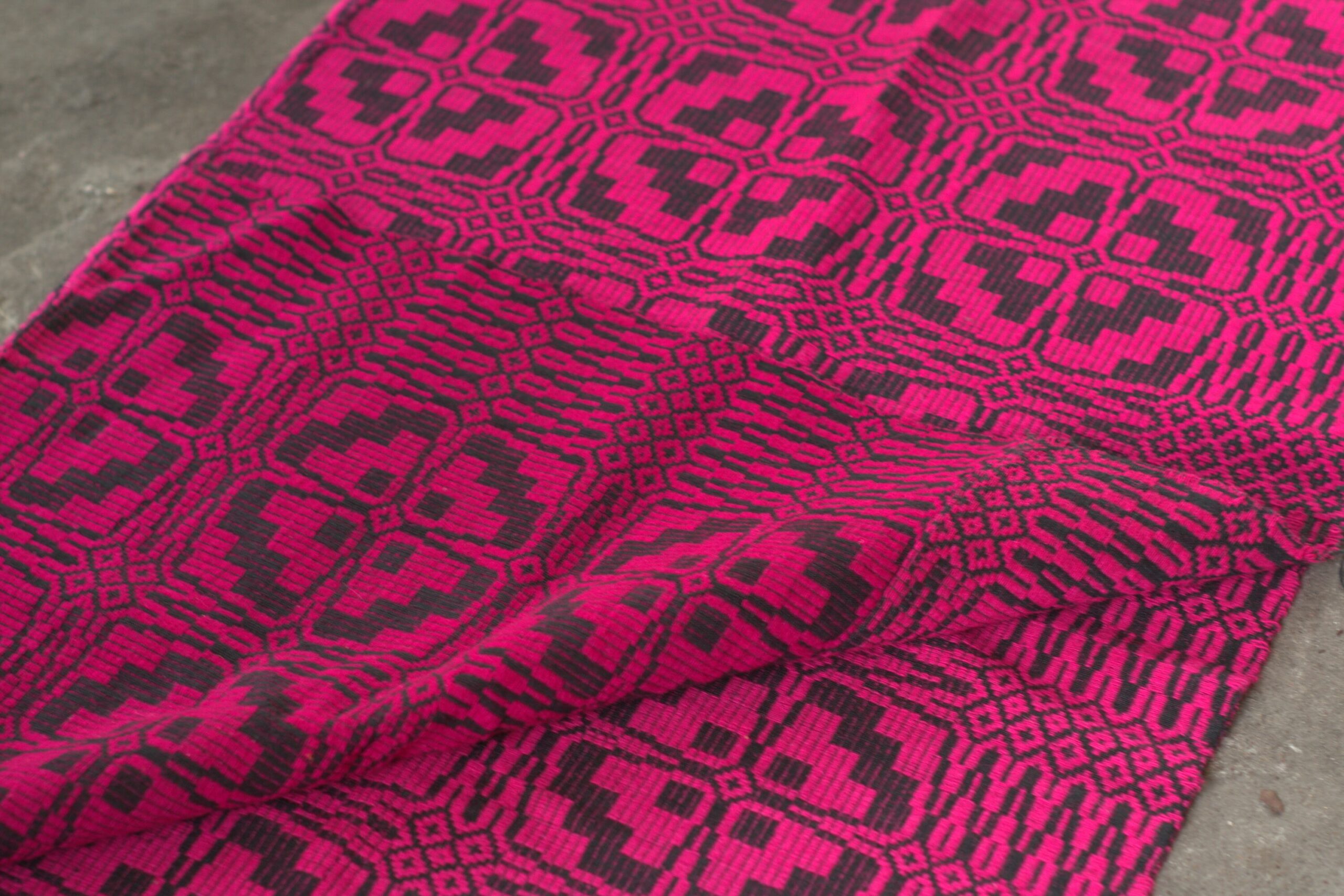 Psychodelic frequency wave bedcover textile