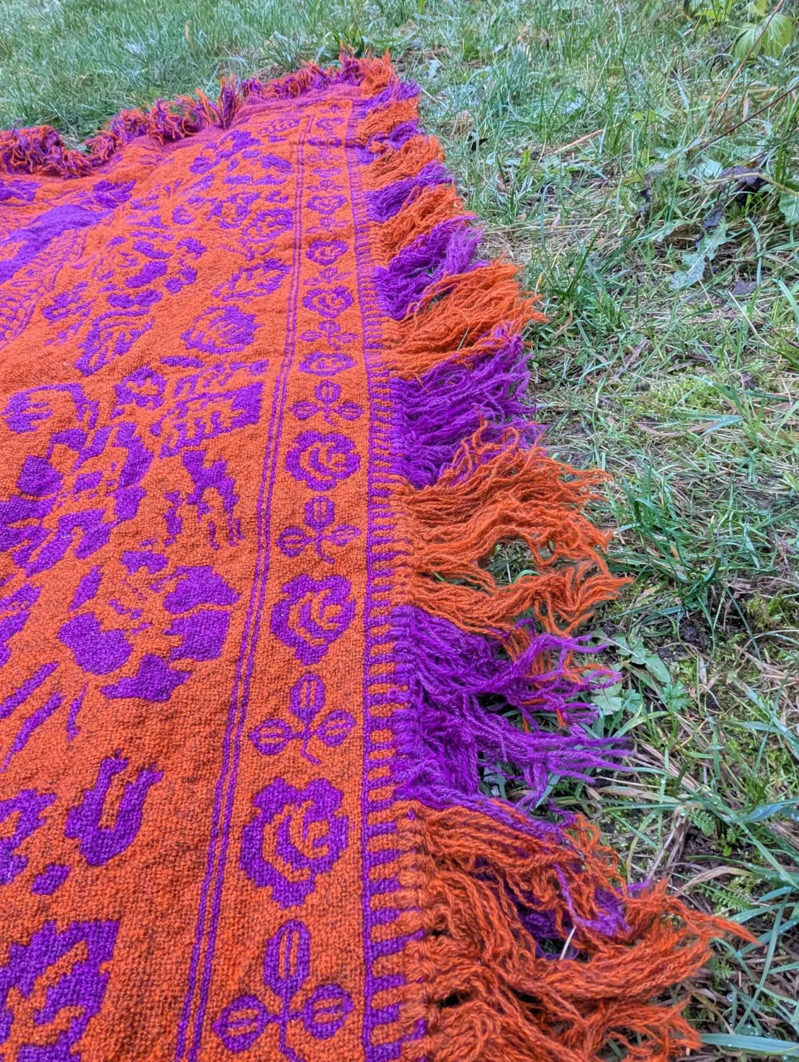 1970 | Polish Handmade Fringed Handwoven wool tapestry Rug / Blanket / Carpet Bedcover Lavender Reel Slavic Art Hippie Antique Boho Purple - Image 4